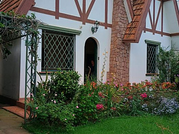 Loca��o de Im�vel Estilo Chal� no Centro de Uberaba