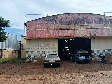 Galp�o comercial em ponto estrat�gico na av. Jo�o Mansur